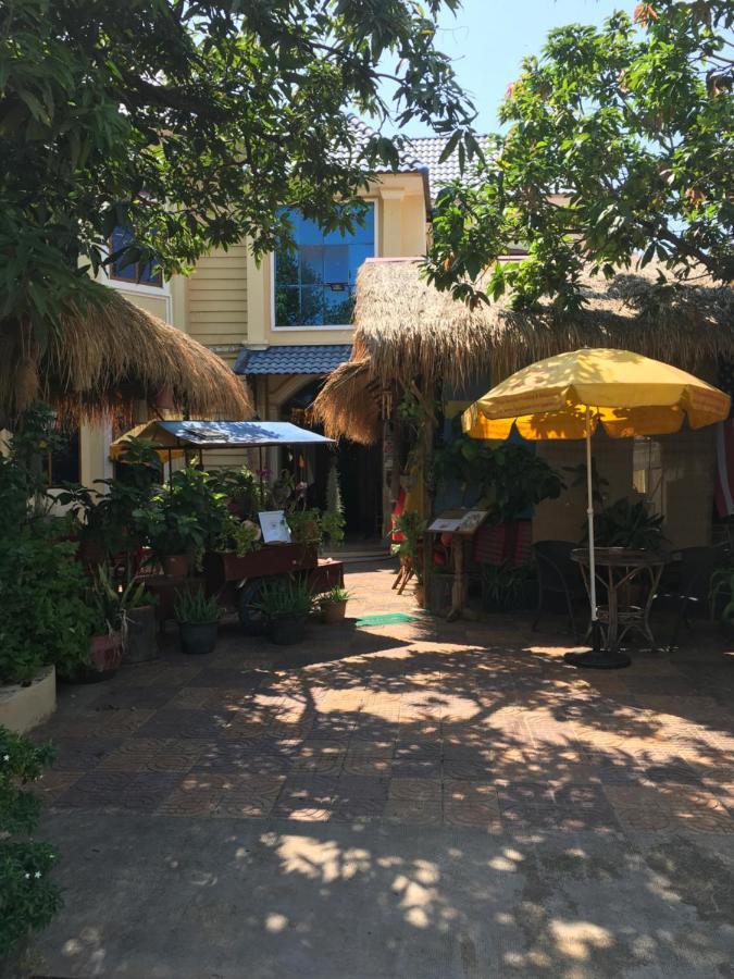 Tiki Garden Hotel Kampot Exterior photo